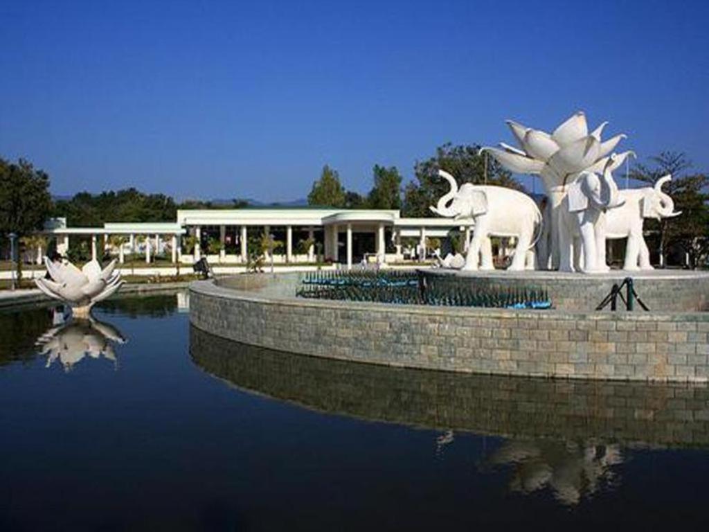 Star World Hotel Naypyidaw Kültér fotó